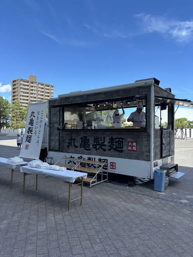 絵本作家・長谷川義史さん 絵本ライブ＆サイン会｜ほんのもり号寄港